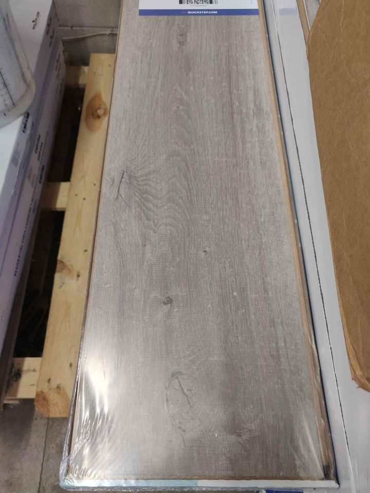 Quickstep Impressive Soft Oak Grey Laminate Flooring – £40 Per Pack (1.835 Sq Mtrs)