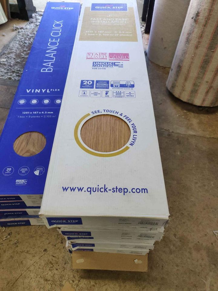 Quickstep Balance Click LVT – Select Oak Natural – £50 Per Pack (2.1 Sq Mtrs)